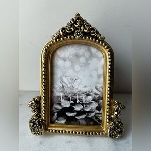 Nicole Miller Home Gold Ornate Picture Frame for 4”x6” photo